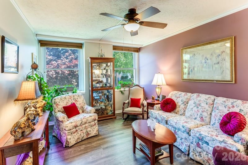 622 Haywood St #102, Waynesville, NC 28786