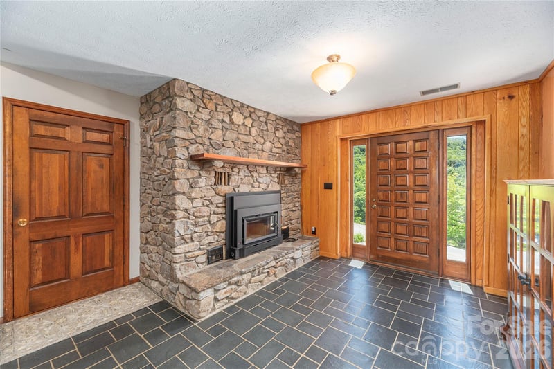 250 Lynn Cove Rd, Asheville, NC 28804