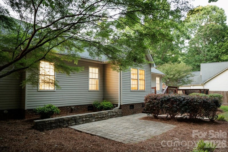 1084 Castlebrook Dr, Salisbury, NC 28146