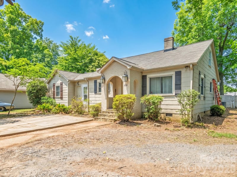 2120 Amesbury Ave, Charlotte, NC 28205
