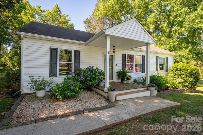 501 6th St, Bessemer City, NC 28016