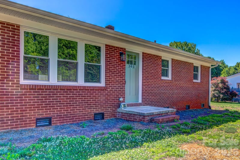 303 Mark St, Cherryville, NC 28021