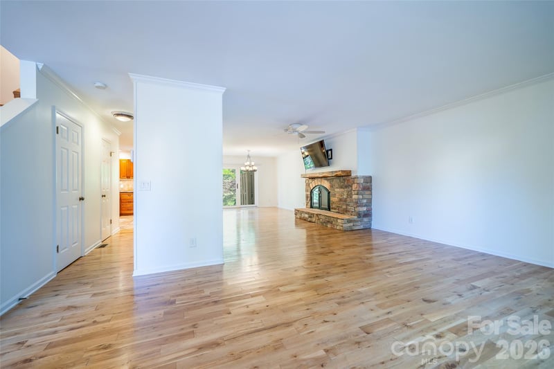 12 Pebble Creek Dr, Asheville, NC 28803