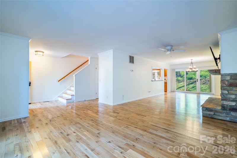 12 Pebble Creek Dr, Asheville, NC 28803