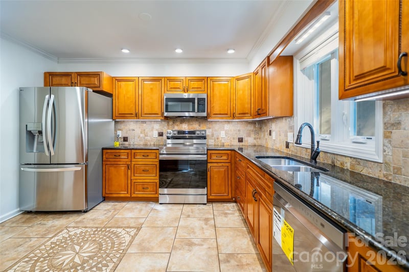 12 Pebble Creek Dr, Asheville, NC 28803
