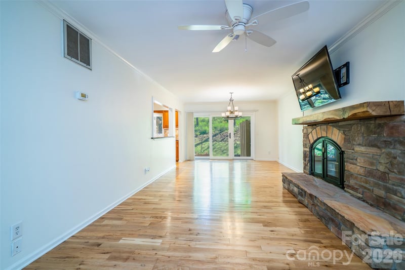 12 Pebble Creek Dr, Asheville, NC 28803