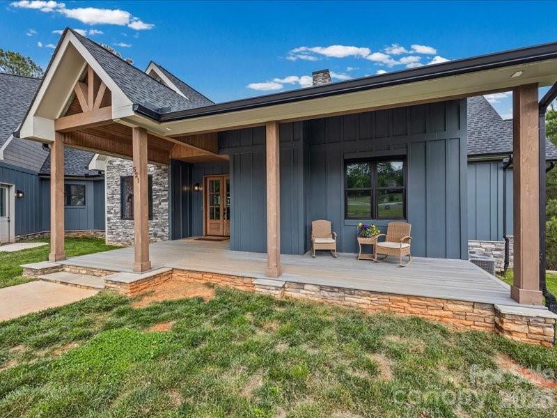 521 Rosebush Ln, Clover, SC 29710