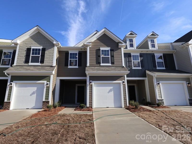 2716 Yeager Dr, Concord, NC 28027
