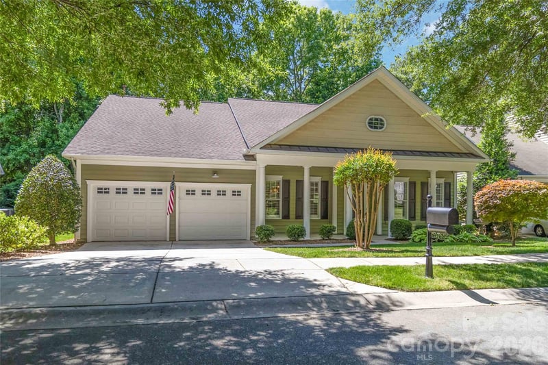 240 Clairborne Ct, Matthews, NC 28104