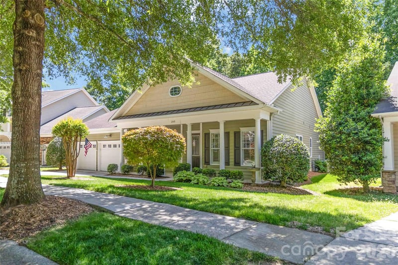 240 Clairborne Ct, Matthews, NC 28104