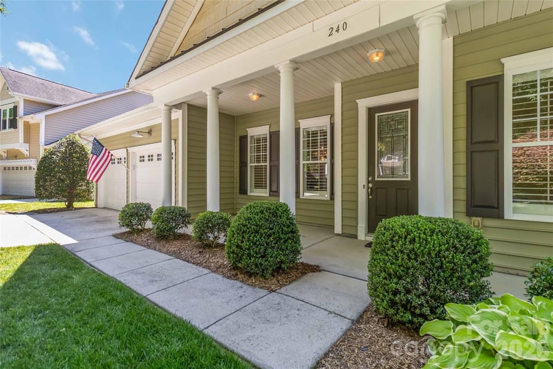 240 Clairborne Ct, Matthews, NC 28104