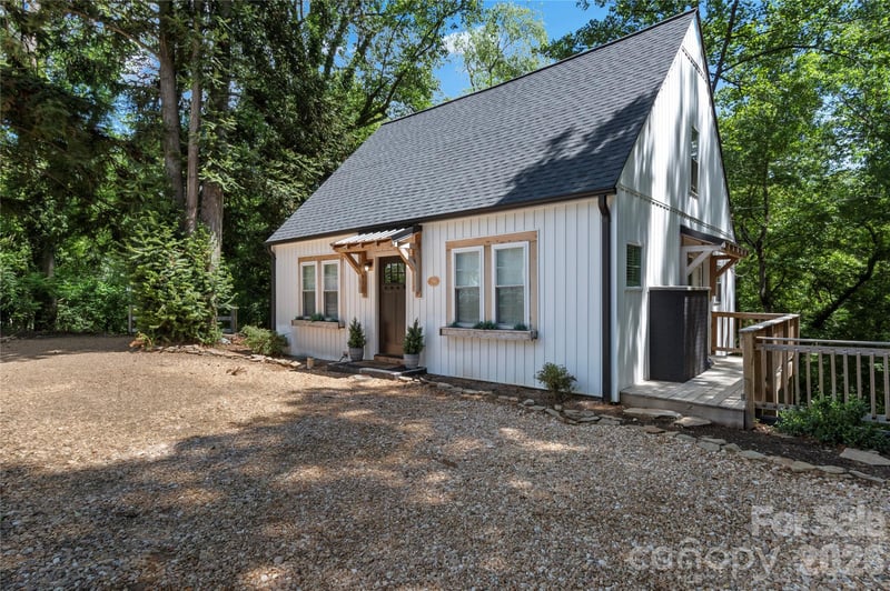 706 Elk Spur St, Elkin, NC 28621