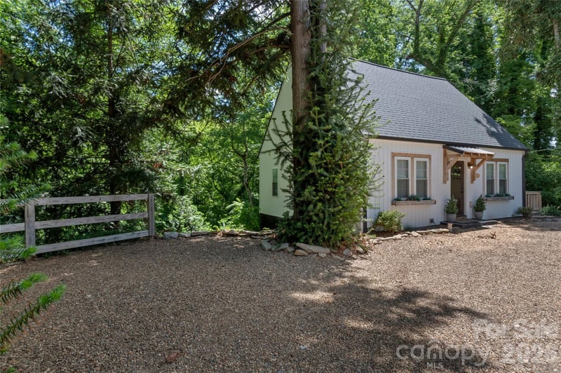 706 Elk Spur St, Elkin, NC 28621