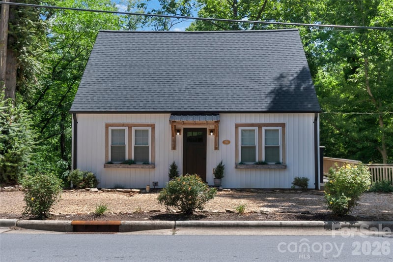 706 Elk Spur St, Elkin, NC 28621