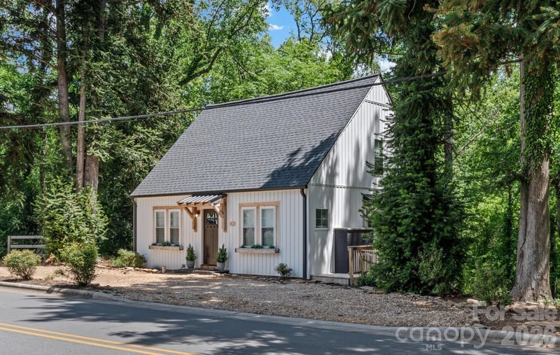 706 Elk Spur St, Elkin, NC 28621