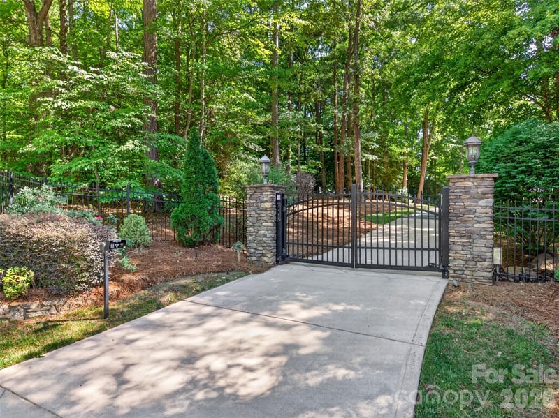 1440 Langdon Rd, Sherrills Ford, NC 28673