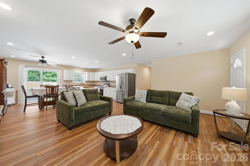 5694 Hillsdale Dr, Fort Lawn, SC 29714