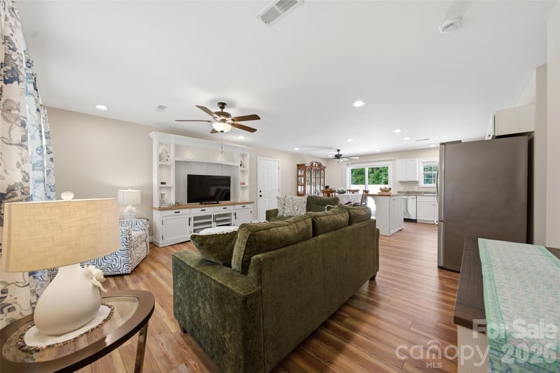 5694 Hillsdale Dr, Fort Lawn, SC 29714