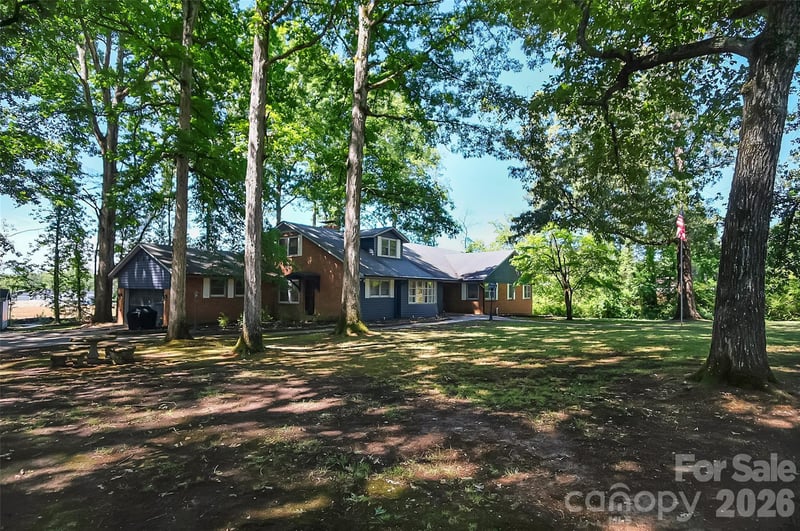 808 Old Mt Holly Rd, Stanley, NC 28164