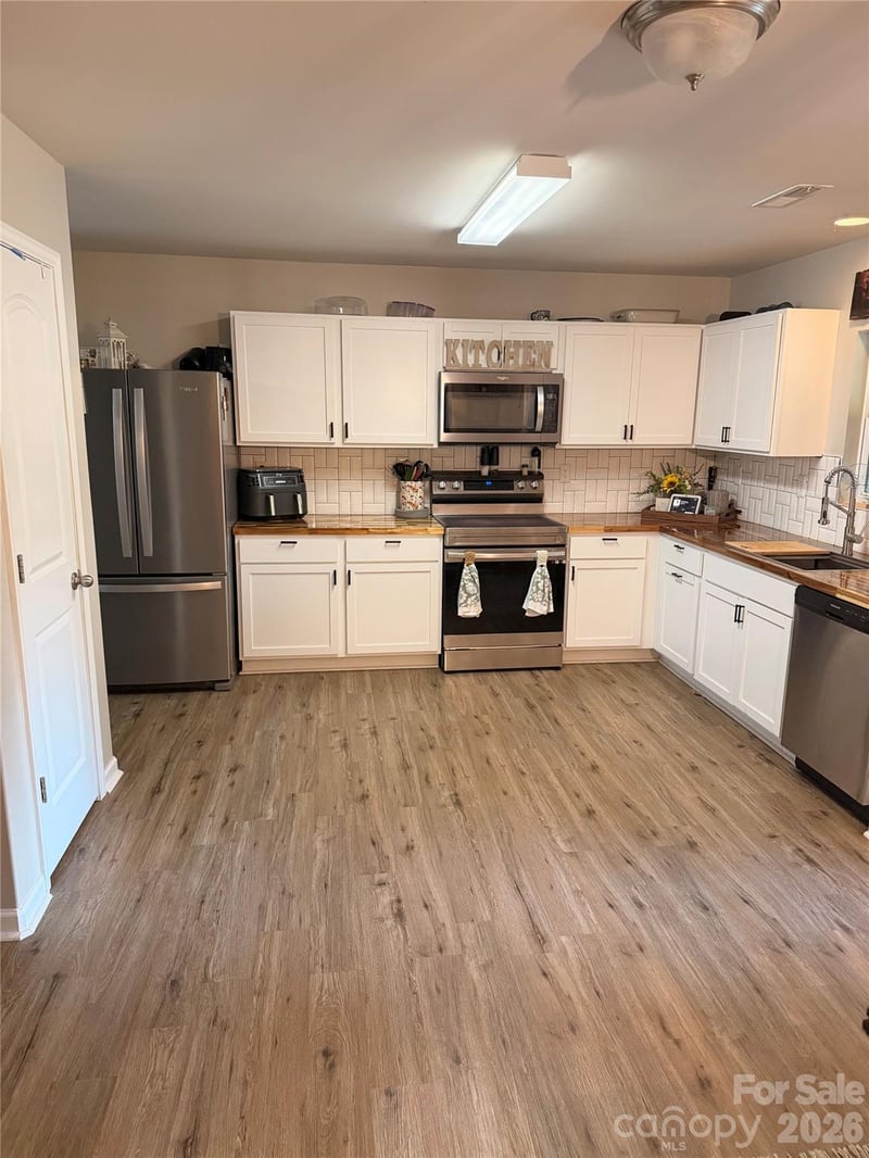 2212 Pinnacle View Dr, Kings Mountain, NC 28086