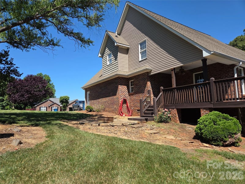 5510 Land Harbour Dr, Granite Falls, NC 28630