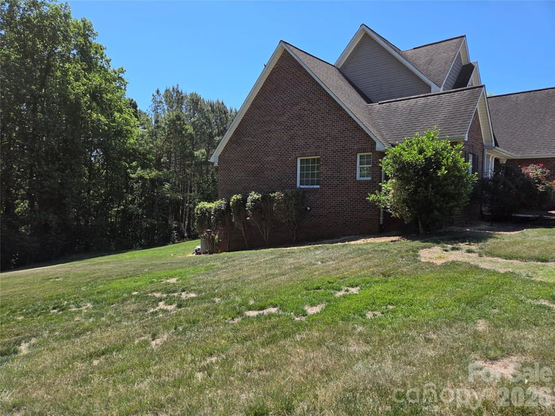 5510 Land Harbour Dr, Granite Falls, NC 28630