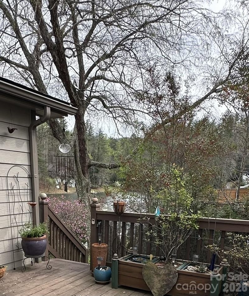 99 Willow Way, Hendersonville, NC 28739