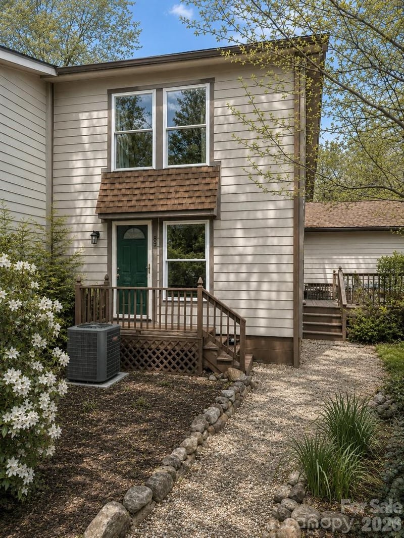 99 Willow Way, Hendersonville, NC 28739