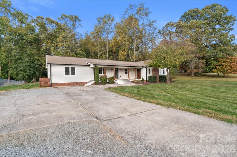 1335 Blacksnake Rd, Stanley, NC 28164