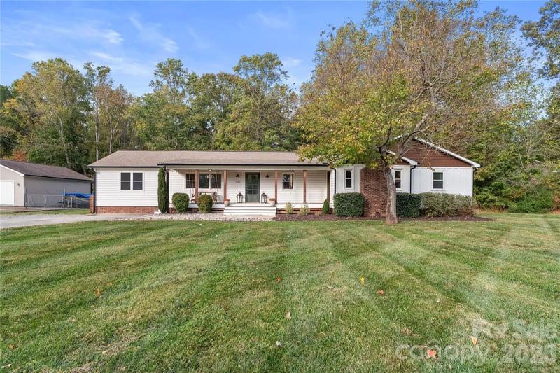 1335 Blacksnake Rd, Stanley, NC 28164