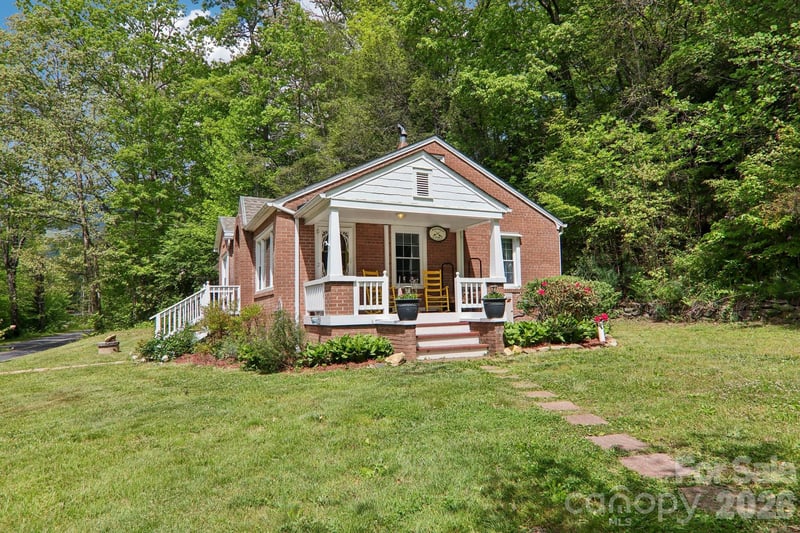 2627 White Oak Rd, Burnsville, NC 28714