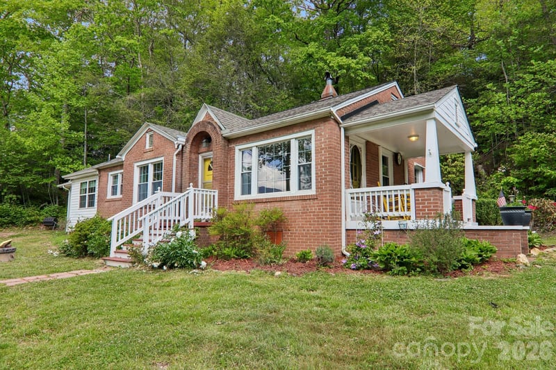 2627 White Oak Rd, Burnsville, NC 28714