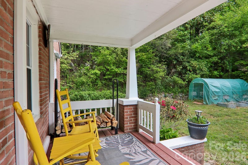 2627 White Oak Rd, Burnsville, NC 28714