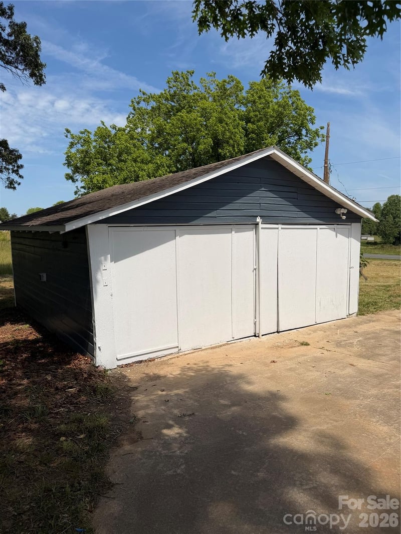 6123 Flay Rd, Cherryville, NC 28021