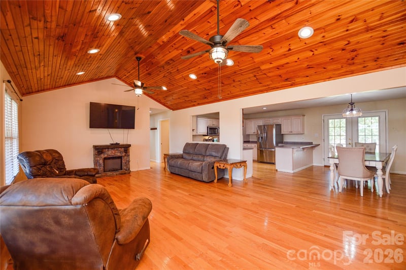 365 Wildlife Club Ln, Taylorsville, NC 28681
