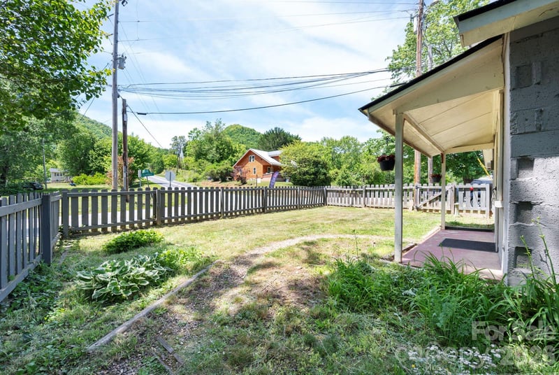 2802 Beaverdam Rd, Canton, NC 28716