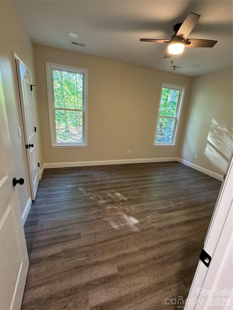 530 Oakwood Cir, Lexington, NC 27295