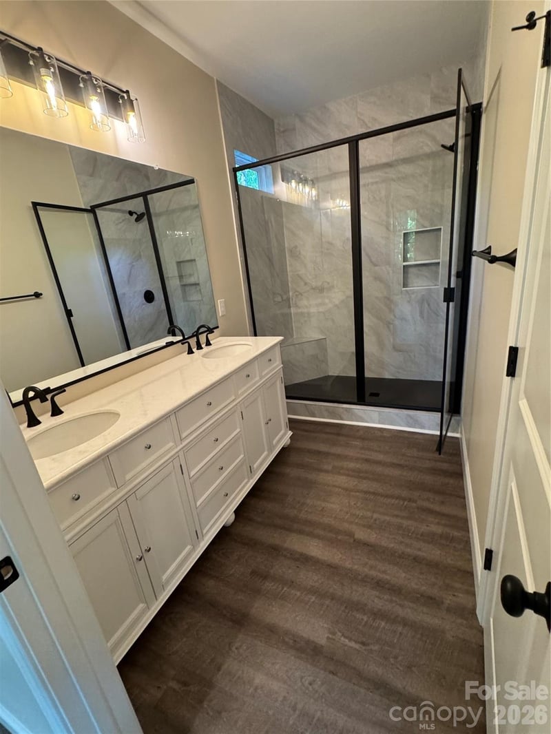 530 Oakwood Cir, Lexington, NC 27295