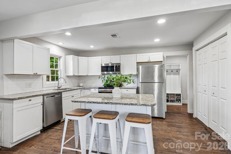 1824 Double Oaks Rd, Charlotte, NC 28206