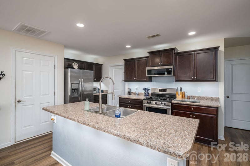 2818 Easton Knoll Dr, Dallas, NC 28034