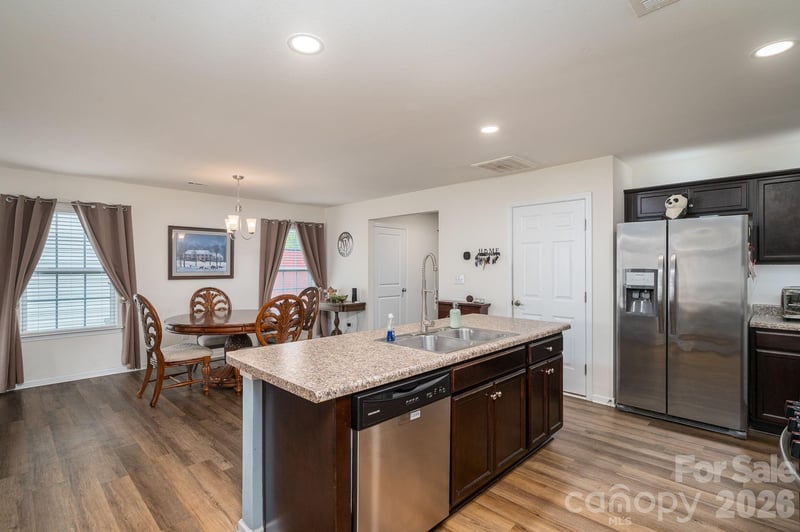 2818 Easton Knoll Dr, Dallas, NC 28034