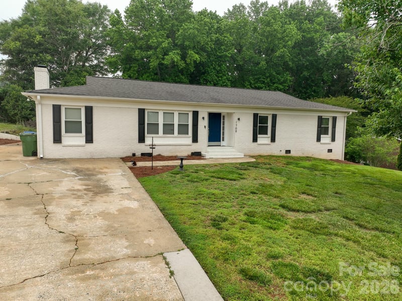 1709 Essen Ln, Gastonia, NC 28054