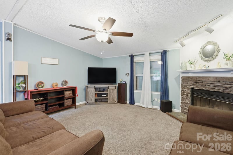 405 Gray Ct, Asheville, NC 28806