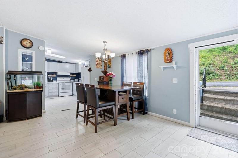 405 Gray Ct, Asheville, NC 28806