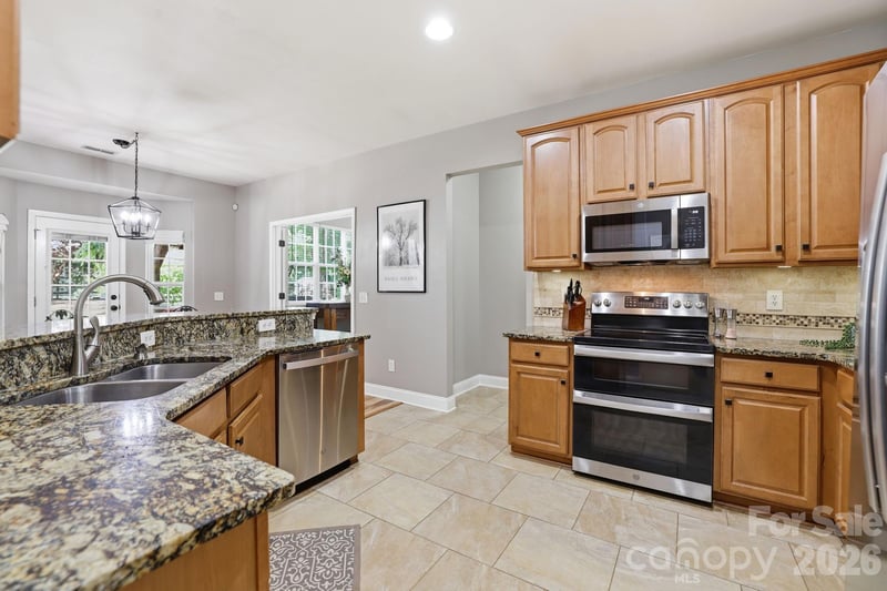 9118 Spratt Ln, Waxhaw, NC 28173