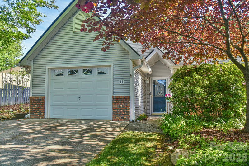 13 Silver Pl, Black Mountain, NC 28711