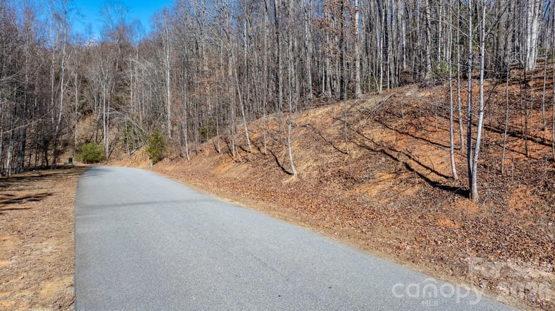 Round Rock Rd, Lenoir, NC 28645