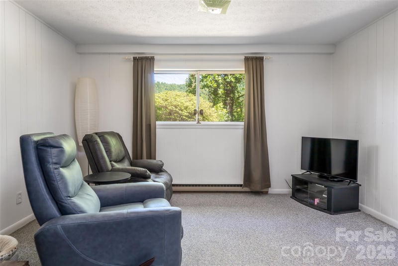 1 Beaverdam Knoll Rd, Asheville, NC 28804