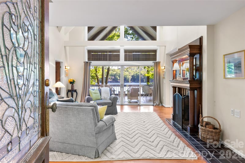 90 West Shore Dr, Lake Toxaway, NC 28747