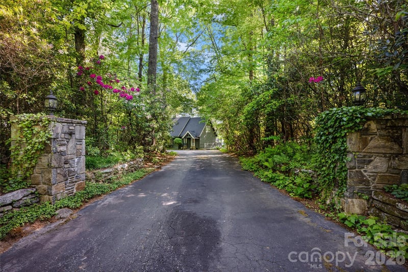 90 West Shore Dr, Lake Toxaway, NC 28747